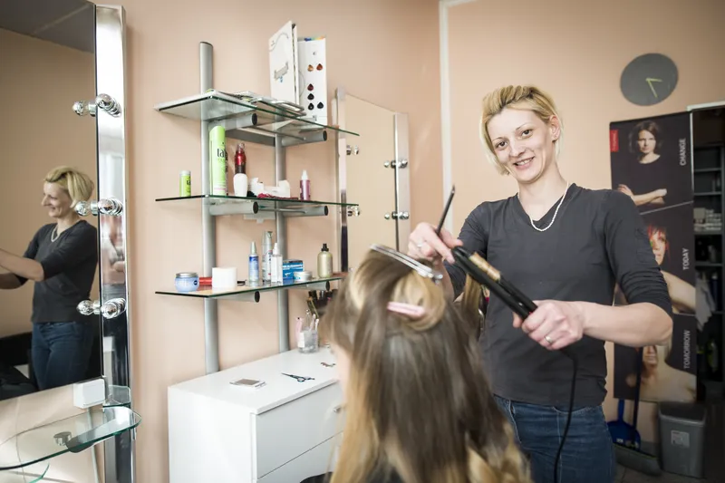  Jusic Djenita frizerka Bugojno.jpg