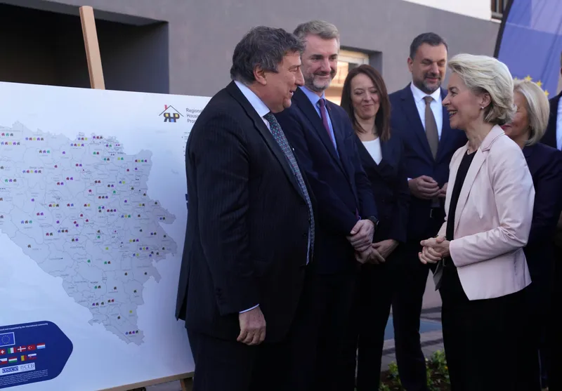 Carlo Monticelli et Ursula von der Leyen in Vogosca ©Danijel Ilic