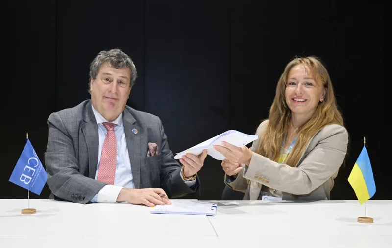 La CEB a signé un accord de prêt avec la Banque Lviv lors de la Conférence sur le redressement de l'Ukraine 2025 à Rome.