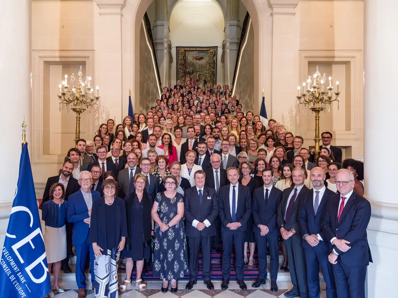 Au centre : Carlo Monticelli, Gouverneur de la CEB, et Martin Briens, Secrétaire général du ministère de l’Europe et des Affaires étrangères © Alain Escudier