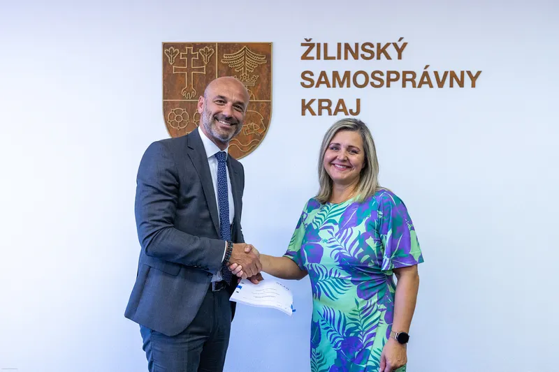 CEB Vice-Governor Boček and Erika Jurinová, ŽSK President © Marek Malina