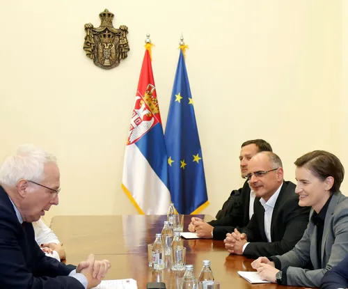 Rolf Wenzel et Ana Brnabić (© Goran Sivacki)