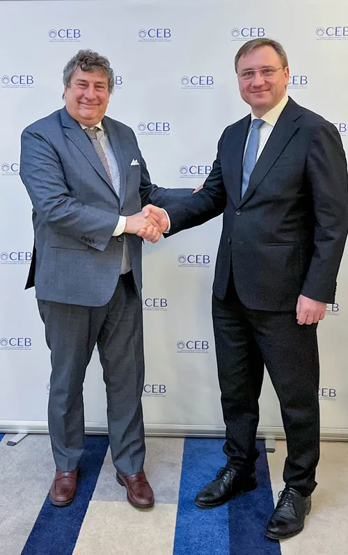 Le Gouverneur Carlo Monticelli le Professeur Gundars Bērziņš, Rector de l'UL (© CEB)