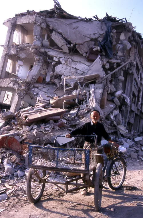 Natural disaster ASSEO Adapazari elder.jpg