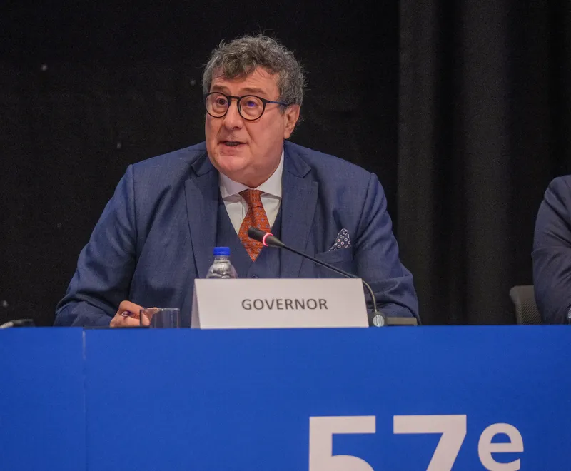 Gouverneur Monticelli prenant la parole lors de l'ouverture de la 57e Réunion Commune