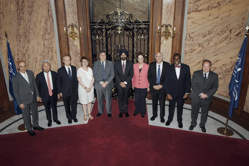 family-photo-heads-mdbs-paris-28-june