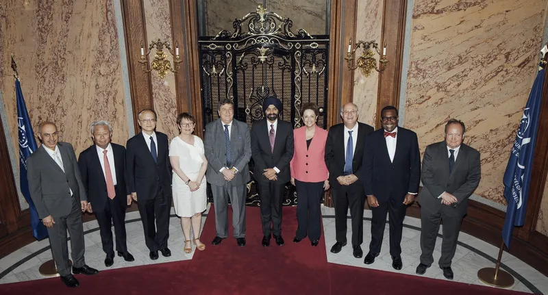 sm-family-photo-heads-mdbs-ceb-annual-report-2025