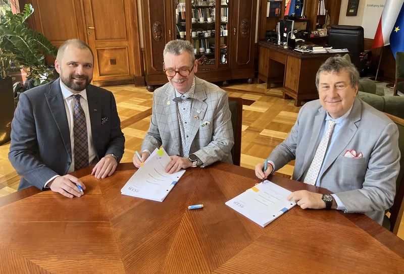 Dr. Marcin Dąbrowski, Chancellor, SGH Pr. Piotr Wachowiak, Rector, SGH, signing an FLA agreement with Governor Monticelli
