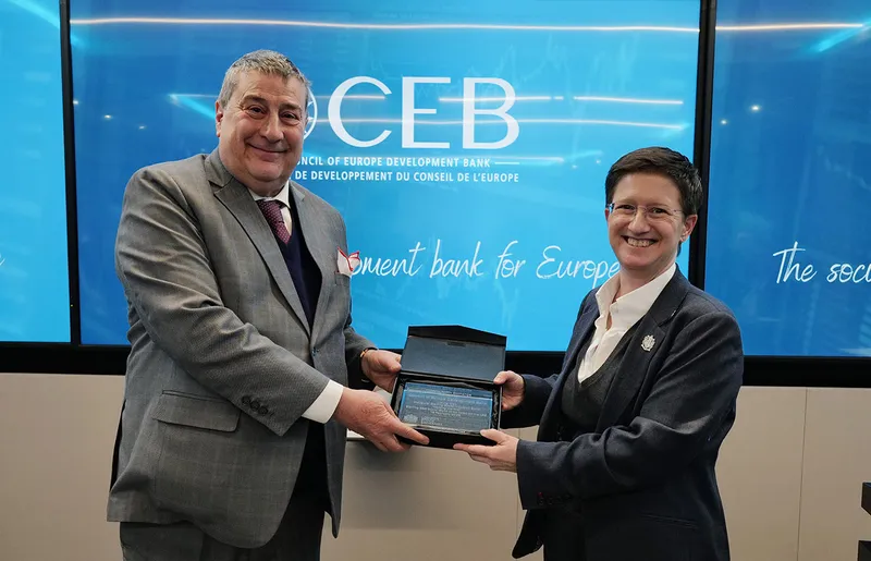Governor Monticelli and Dame Julia Hoggett at the Market Close ceremony at the London Stock Exchange