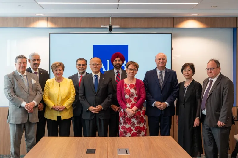 MDB Heads Family photo Spring Meetings 2026