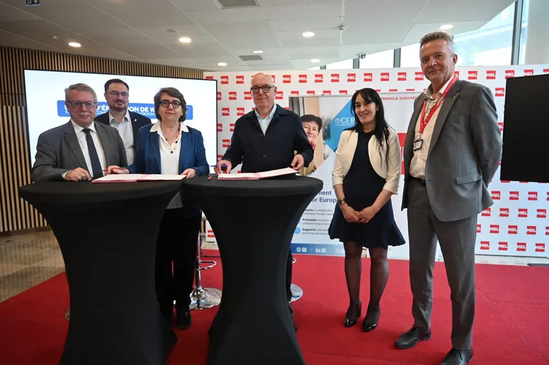 From left to right: Dominique Baert, MEL Vice-President, Jérémy Rotsaert, Mayor of Leers, Sandrine Gaudin, CEB Vice-Governor, Eric Skyronka, MEL President, Samira Alouane, Deputy Prefect of Roubaix, Alain Blondeau, MEL Vice-President (Photo credits: Alexandre Traisnel / MEL)