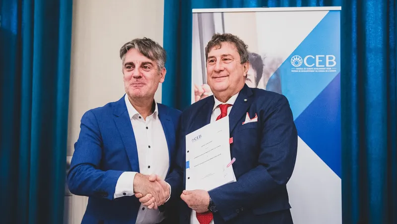 Pierre-Marie Ganozzi, Adjoint au maire et le Gouverneur Monticelli (© Jérôme Cabanel)