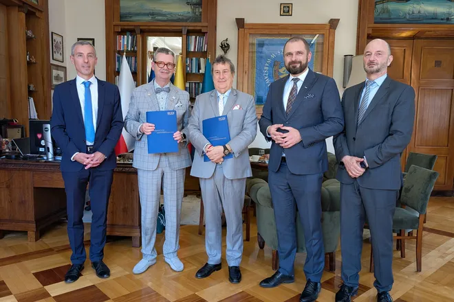 SGH Warsaw School of Economics loan signature with Governor Monticelli