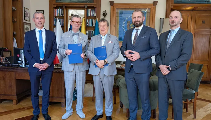 SGH Warsaw School of Economics loan signature with Governor Monticelli