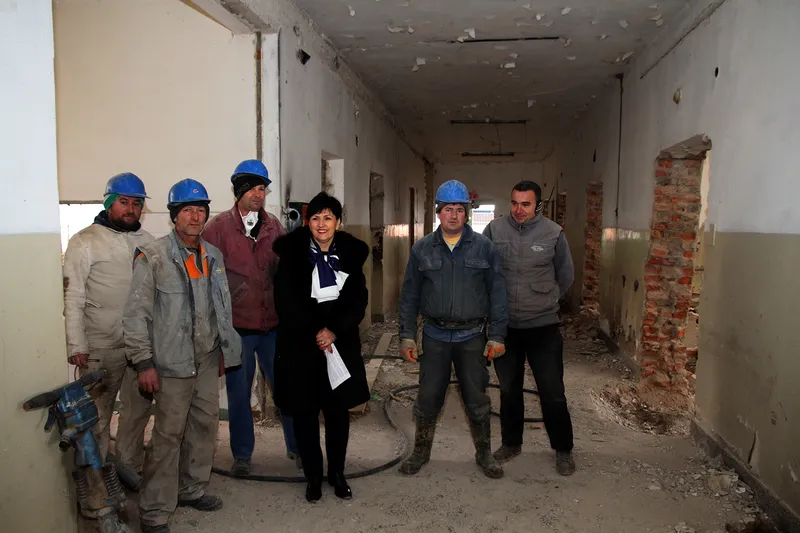 Semiha Borovac, Minister of Human Rights and Refugees, together with workers