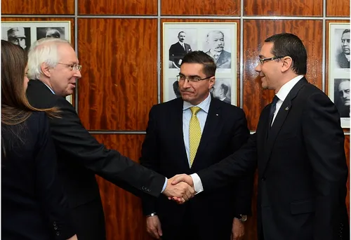 Governor Wenzel holds meetings with senior Government officials and bank directors on a visit to Romania