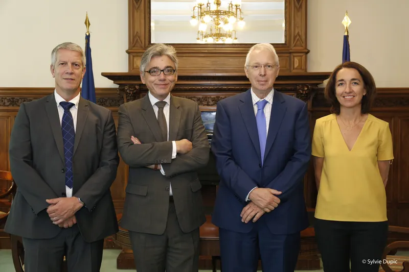 Signature_Hemisphere