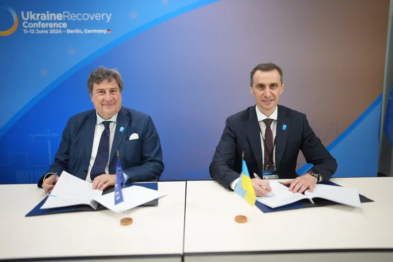 Le Gouverneur Carlo Monticelli et le Ministre de la santé d'Ukraine, Viktor Liashko | Photo : Butzmann/Phototek