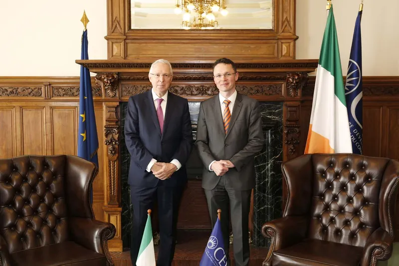 Governor Wenzel and Minister O'Donovan