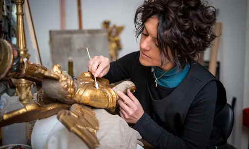 iStock-932802002-Restorer and framer